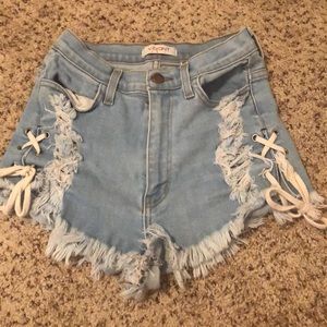 Lightwash high waisted shorts